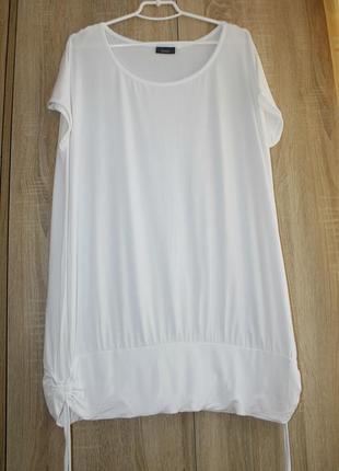 Білосніжна трикотажна туніка,футболка