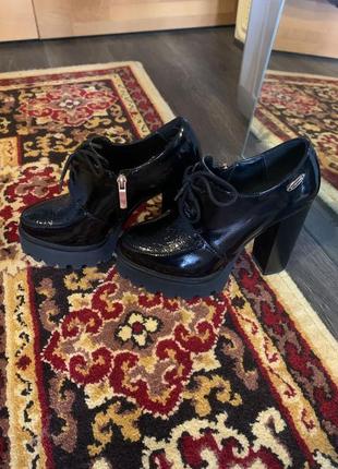 Туфли на высоком каблуке 37р