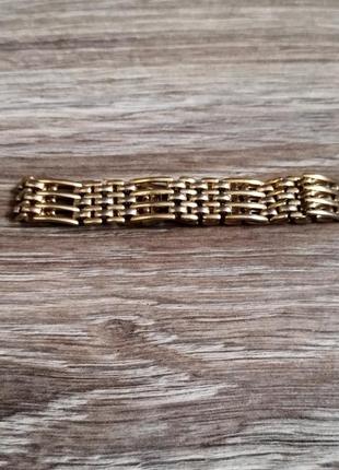Женский браслет золотистого цвета