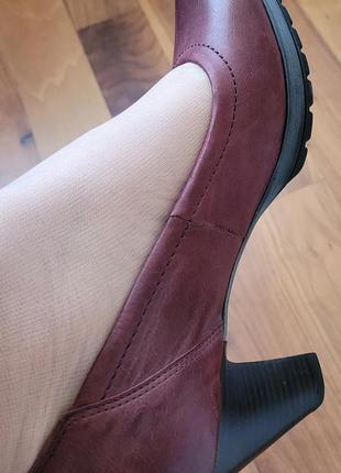 Шкіряні  нові туфлі hogl колір марсала розмір 6 1/25 фото