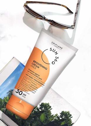 Сонцезахисний крем для чутливої шкіри обличчя і тіла oriflame sun 360 з spf 50+ 50мл 357601 фото