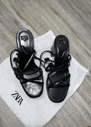Zara , босоніжки нові