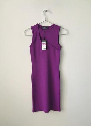 Новое платье в рубчик с актуальным вырезом на груди primark фиолетовое платье по фигуре фуксия1 фото