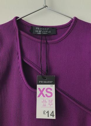 Новое платье в рубчик с актуальным вырезом на груди primark фиолетовое платье по фигуре фуксия4 фото