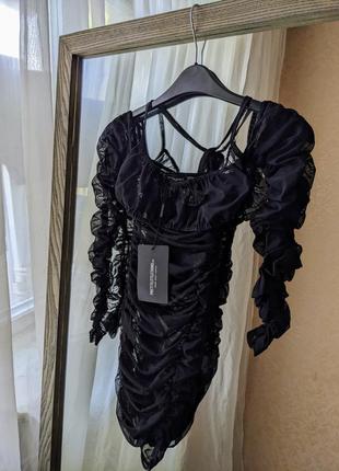 Жіноча чорна сукня-сіточка з драпіруванням та довгими рукавами prettylittlething