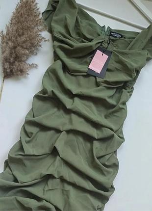 Платье оливкового цвета prettylittlething