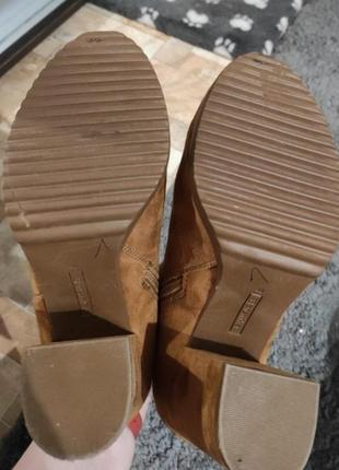 Стильні жіночі черевички тм bershka, 40розмір, замшеві ботильйони на стійкому каблуку