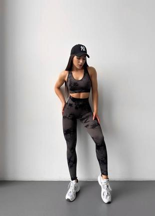 Бесшовный женский спортивный костюм комплект комплект для фитнеса 2в1 3в1 тройка двойка тайдай мрамор мрамор черный топ с чашками лосины пуш ап кофта рашгард