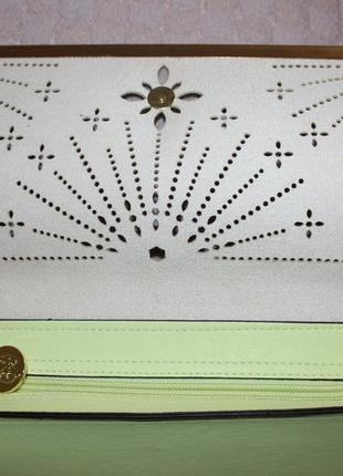 Мила брендова сумочка клатч із перфорацією шкірозамінників4 фото