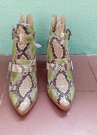 Стильные ботиночки с змеиным приньом3 фото