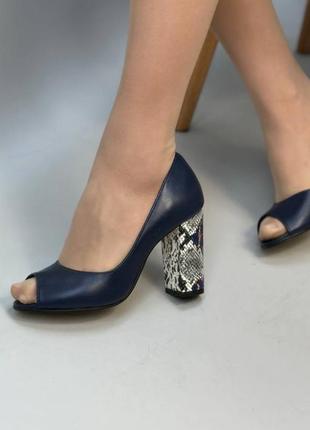 Екслюзивні туфлі з італійської шкіри та замші жіночі на підборах електрик сині