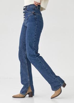 Женские джинсы с кокеткой и вышивкой7 фото
