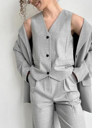 Жилет вкорочений світло-сірий