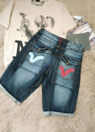 Круті джинсові шорти з потертостями і оригінальним принтом на кишенях/бриджі2 фото