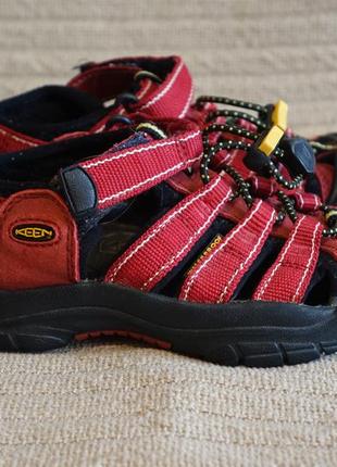Яркие фирменные комбинированные трекинговые сандалии keen waterproof сша. 29 р.6 фото