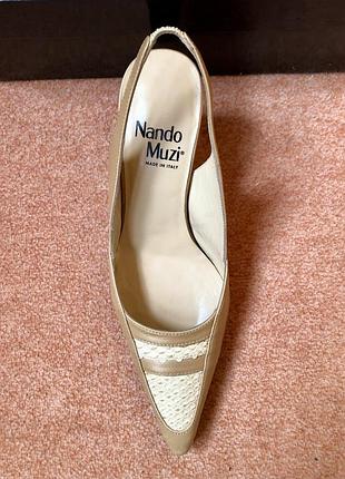 Італійські босоніжки шкіряні, модельні, в ідеальному стані);