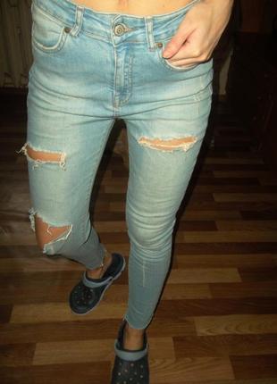 Рванные джинсы2 фото