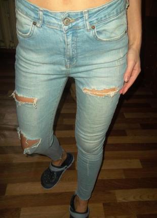 Рванные джинсы3 фото