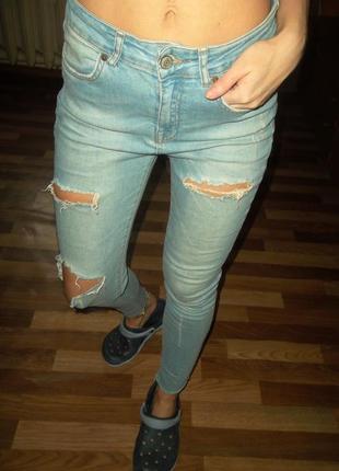 Рванные джинсы4 фото