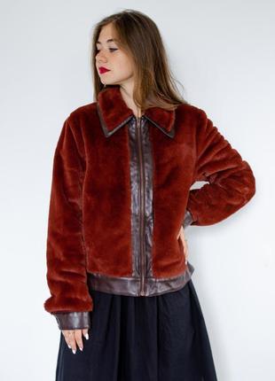 R . edition пухнаста куртка, шуба з штучного хутра з плюшевою текстурою2 фото