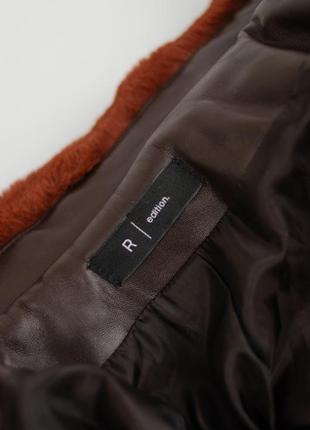 R . edition пухнаста куртка, шуба з штучного хутра з плюшевою текстурою10 фото