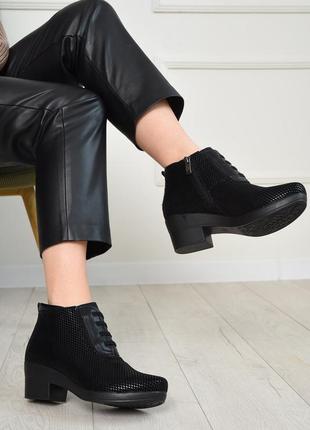 Туфлі жіночі демисезонні чорного кольору на блискавці 154214l