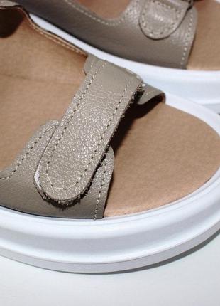 Кожаные босоножки