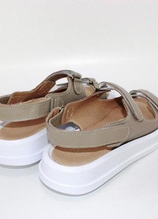 Кожаные босоножки