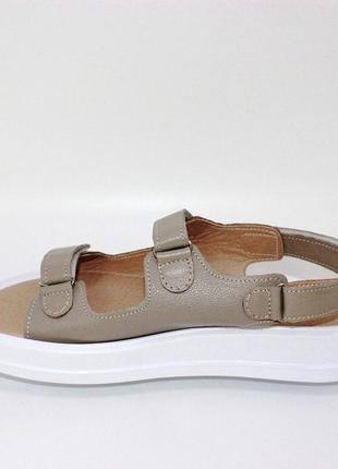 Кожаные босоножки