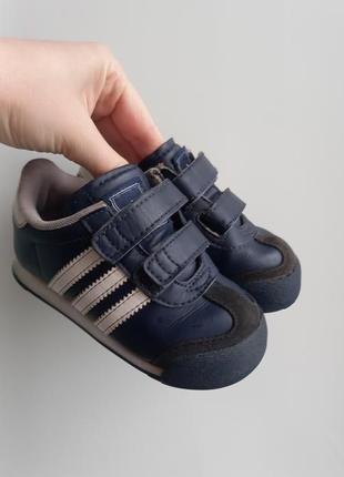 Оригінальні кросівки adidas дитячі1 фото