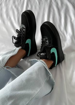 Жіночі замшеві кросівки nike tiffany air force 1 low black. колір чорний3 фото