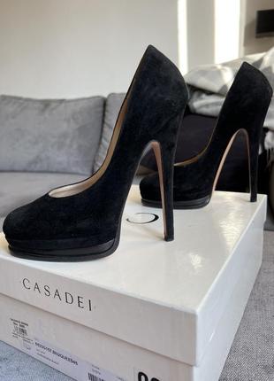 Замшевые туфли casadei