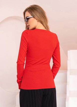 Красный трикотажный свитер с разрезом4 фото