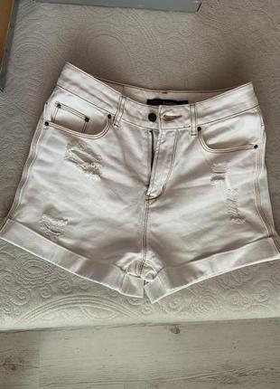 Белые джинсовые шорты1 фото