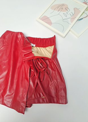 Шорты юбка летние на замке сбоку красные экокожа ровный3 фото