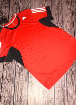 Футболка adidas для чоловіка, розмір м