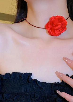 Чокер ожерелье с большим красным красного  цветком кружевное роза цветок на шею на шнурке шнурок у2к y2k в стиле 90х 2000х украшение на руку талию1 фото