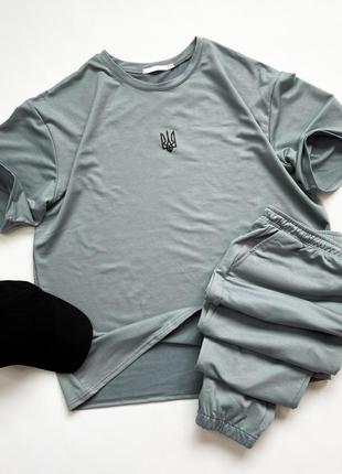 Спортивный костюм