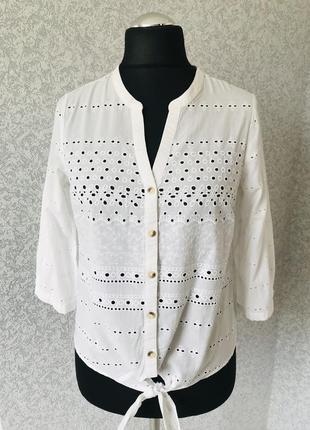 George, ошатна, біла блуза з прошвою.