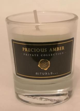 Ароматична свічка rituals private collection precious amber scented candle, 25 гр.