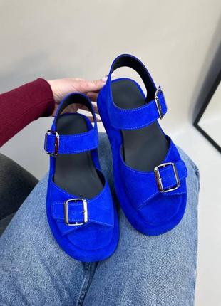 Синие босоножки с пряжками с натуральной замши