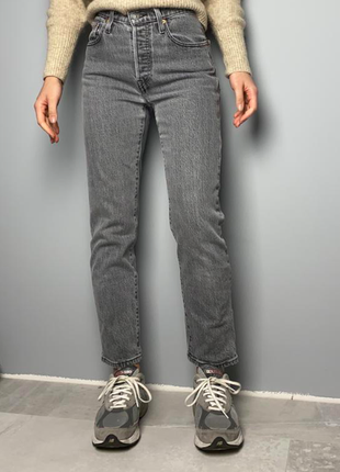 Levi's premium mom джинсы с высокой посадкой прямые серые