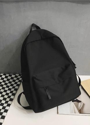 Жіночий шкільний рюкзак в чорному кольорі