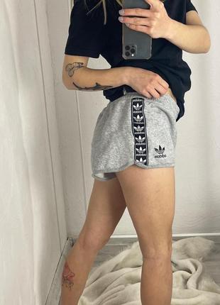 Шорты adidas ltd с лампасами