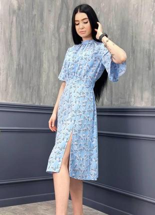 Летнее красивое голубое платье ниже колен с воротником-стойкой в цветочек "stefania"3 фото