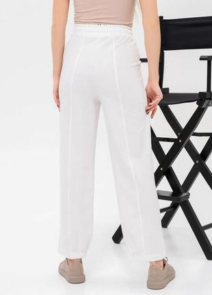 Белые свободные брюки со сборками на манжетах3 фото