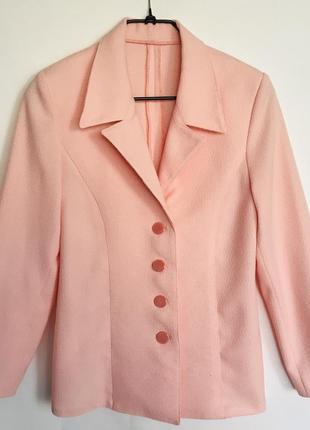 Костюм жіночий (плаття і піджак) персикового кольору1 фото