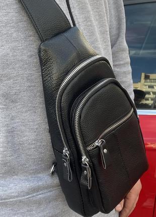 Мужская сумка слинг черная. мужской рюкзак, бананка кожаная. кожаная мужская сумка borsa leather4 фото