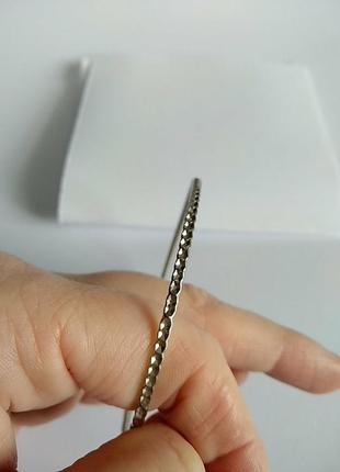 Жёсткий браслет в серебряном цвете.5 фото