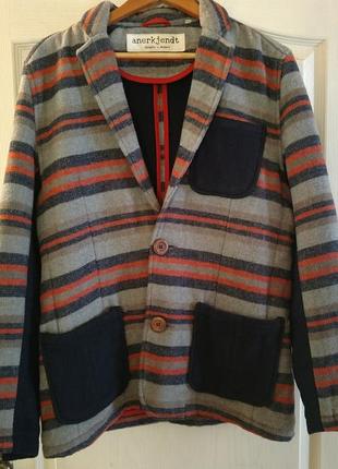 Anerkjendt пальто.